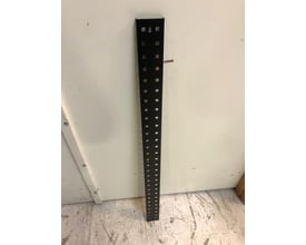 Maskinfabrikken Universal sort hulplade på 1000x70mm med firkantede huller, RAL9005 glans 80.