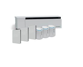 Oversigt over Pettinaroli V4 gulvvarmesystemets komponenter: en hvid styreboks med kontrolpanel, tre digitale termostater og tre telestater.