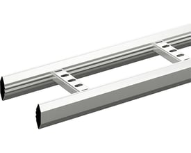 Nærbillede af Wibe kabelstige KHZP 150mm, der viser detaljer af det varmgalvaniserede stål og samlingsbeslagene.