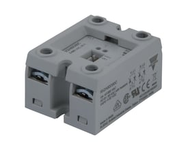 Carlo Gavazzi 2-polet solid state-relæ med gråt hus og synlige tilslutninger, set skråt ovenfra.