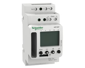 Nærbillede af Schneider Electric digitale kontaktur, viser betjeningsknapper, LCD-display og terminaler til tilslutning.