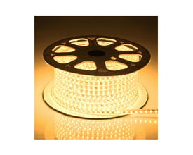 LEDlife 5 meter vandtæt ridebane LED-strip, Type Q, rullet op på en spole med de mange lysende LED'er.