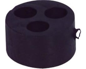 Nærbillede af en sort Jacob multipakning WJ-DM 32/3X8 med 3 huller til 8 mm kabler, fremstillet af Evoprene (TPE).