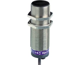 Schneider Electric XSA induktiv aftaster til rotationsmonitorering med M30 gevind og sort top. Enheden er lavet af metal og har en 2-leder NC NC udgang med 2 meter kabel.