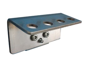 Ophæng til konus 1 fra Maskinfabrikken Universal, lavet af metal med fire runde huller til montering.