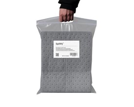 Spillify universal absorberingsark i grå PP, 50 x 40 cm, samlet i en gennemsigtig pose med bærehåndtag.