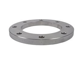 Indura planflange i AISI 316L, 139,7 mm, set skråt med centralt hul og jævnt placerede bolthuller.