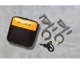 Fluke temperaturprobe med rørklemmesæt, bestående af en sort og orange taske samt to gribeklemmer med kabler.