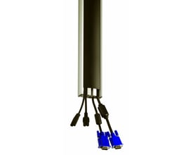 Detaljebillede af Vogels PUC 2330 Connect-it stang, der viser hvordan kablerne føres igennem den slanke, sølvfarvede aluminiumsprofil.