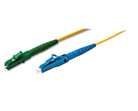 Fiberoptisk patchcord med gule og blå stik: LC/APC grønt stik til venstre og LC/UPC blåt stik til højre, 15 meter lang og 2mm tyk.