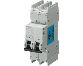 Siemens SENTRON 5SJ4-automatsikring med to poler og C-kurve, 3 A, set skråt forfra med to sorte betjeningsgreb.