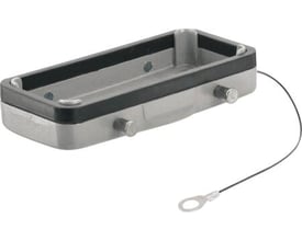 Weidmüller dæksel med pakning i størrelse 16B, lavet af aluminium og sort plast, med en fastgjort sikkerhedswire.