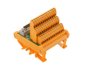 Weidmüller interfacemodul med 50-polet D-sub-stik og orange, nummererede skrueterminaler set skråt forfra.