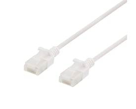 DELTACO U/UTP Cat6a patchkabel i hvid, med en tynd diameter på 3,5mm og synlige RJ45 stik.