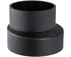 Geberit reduktion 75 x 56 mm, sort PEH, med synligt Geberit logo og dimensioner på den brede ende.