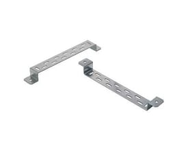 Schneider Electric afstandsbeslag VS 150 mm, FZS belægning, fremstillet af forzinket stål med mange monteringshuller.