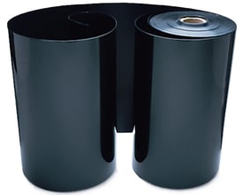 GreenMax rodbarriere i sort HDPE, vist som to ruller på 50 meter, 500 mm bredde og 1 mm tykkelse.