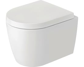 Hvidt Duravit ME by Starck væghængt toilet med låg, kompakt form og afrundet front, set skråt forfra.