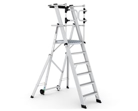 KEYPRO platformsstige med 5+1 trin i aluminium, vist med stor arbejdsplatform og selvlukkende rækværk, på hvid baggrund.