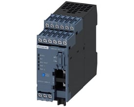Siemens grundlæggende enhed SIMOCODE pro V 3UF7013-1AB00-0 set skråt forfra med tilslutningsklemmer.