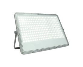 SpectrumLED 150W LED-projektør i gråt, rektangulært kabinet med LED-lysflade og justerbart monteringsbeslag.