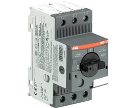ABB motorværn MO132 med 32A specificeret, viser mærkat med tekniske detaljer og terminaler for 3-faset tilslutning.