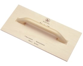 Pudsebræt i abachi-finér på 140 x 280 mm med ergonomisk håndtag.