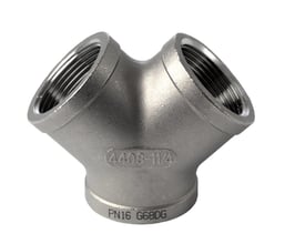 Syrefast Y-stykke i rustfrit stål med tre 1 1/4" BSPP gevind, udvendig diameter 52mm, markeret PN16 G68DG og 4408-1/4.