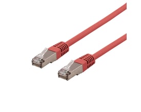 DELTACO Cat6a patchkabel på 1,5 meter i rød LSZH, med synlige RJ45-stik i metal og plast.