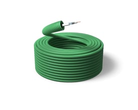 Grønt, oprullet PM Flex-flexrør på 16 mm med synligt RG6T-antennekabel i den åbne ende.