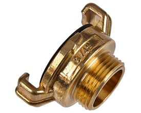 GEKA klokobling i messing med 40 mm bendiameter og en ½" udvendig BSP gevind på hvid baggrund.