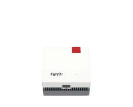 Hvid FRITZ! Repeater 1700AX mesh-repeater med Wi-Fi 7, set forfra med rød Connect-knap og netværksport.