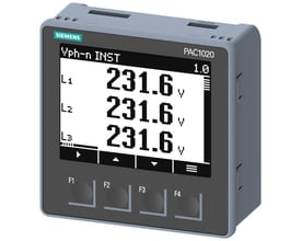 Nærbillede af Siemens SENTRON PAC1020 power monitoring device, der viser tre linjers spændingsmålinger på det digitale display.