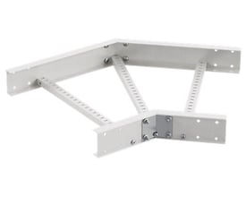 Mita hjørnestykke 45° til LM100 systemet, 600 mm langt og udført i hvid PC1 materiale, vist fra siden.