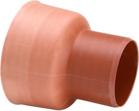 Uponor PP-overgang 160 mm til beton- og lerspidser, vist isoleret med sin karakteristiske rødbrune farve og glatte overflade.