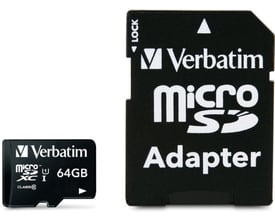 Sort Verbatim microSDXC-hukommelseskort på 64 GB med Class 10 og sort SD-adapter ved siden af.