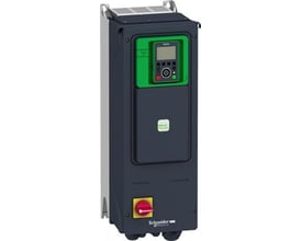 Nærbillede af Schneider Electric Altivar Process ATV650 frekvensomformer, der viser kontrolpanelet med display og knapper, samt "Altivar Process" logoet.