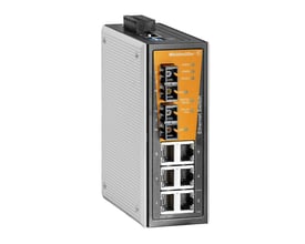 Weidmüller IE-SW-VL08MT-6TX-2SCS industriel switch set skråt forfra med seks RJ45-porte og to fiberporte.