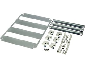 Fibox DIN-indsats PD-3 med tre rækker og tilbehør som DIN-skinner og afstandsstykker, alle i metal og klar til montering.