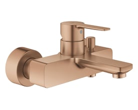 Grohe Lineare kar- og brusearmatur i børstet warm sunset-kobber, set skråt forfra med greb og tud.