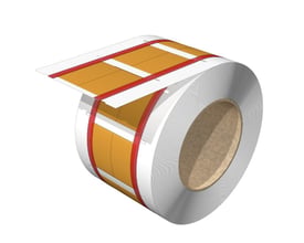 Weidmüllers gule kabelkodningssystem til ledere på 17-23 mm ses som en rulle med brede mærkefelter.