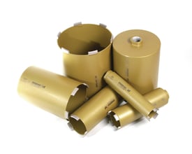 Nærbillede af Baier diamantbor i gylden farve, viser mærkning og detaljer på flere størrelser.