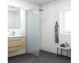 Dansani fast brusevæg i frostet glas med satinprofil, 197,5 cm høj og 97 cm bred.