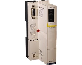 Schneider Electric STB NIM Profibus DP modul med drejekontakter til adresseindstilling og en 24 VDC strømtilslutning.