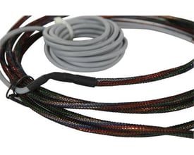 Fugtkabel med 300 cm sensor og 200 cm signalkabel, med en grå spiralrullet del og flere farvede ledere.