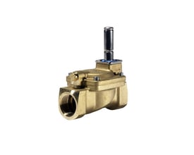 Danfoss Ev220B25B magnetventil i messing med synlig G 1" indvendig gevind og servostyret membran, set fra siden.