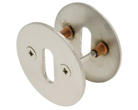 Assa Abloy nøgleskilt 8625-279M 4x16 med lyse, ovale plader, aflange nøgleåbninger og synlige skruer.