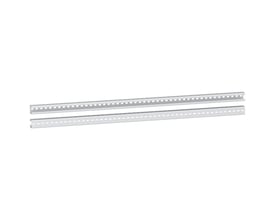 Schneider Electric lodret, kraftig skinne på 750 mm, vist isoleret med to skinner liggende parallelt.