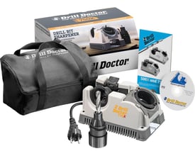 Borsliber 750X fra Drill Doctor, der nemt kan slibe spiralbor fra 2,5-19mm, medfølgende tilbehør som taske, instruktions-DVD og spændepatron.