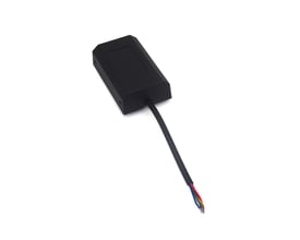 Sort samleboks til 5 ledere for 0-10 V- og DALI-dæmpning, set skråt oppefra med kabel og farvede ledere.